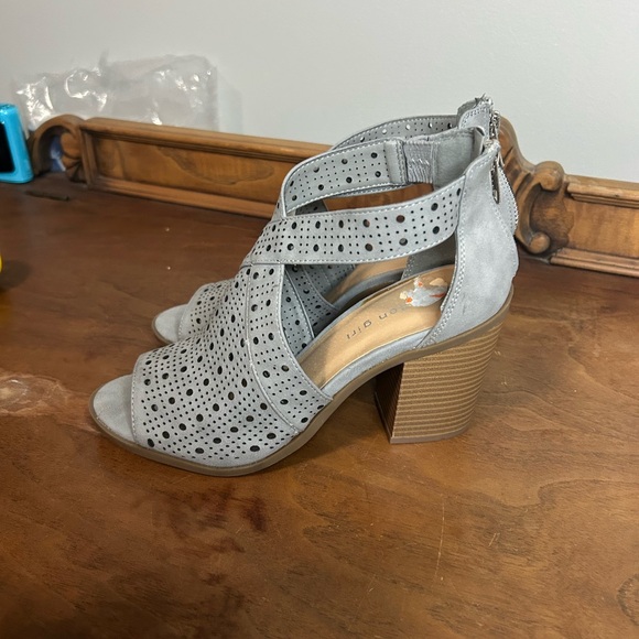 Gray Perforated Women's Heeled Sandals, Size 7 - Picture 5 of 10
